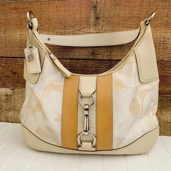 Coach Hamptons Hobo Signature Purse - Picture 1 of 6